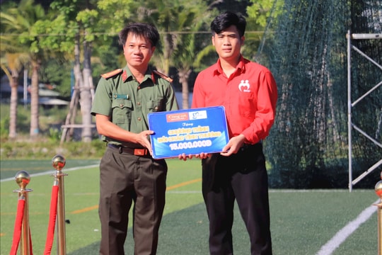 8 đội tham gia giải bóng đá nam 7 người tranh cúp Chuyên đề Công an thành phố Đà Nẵng