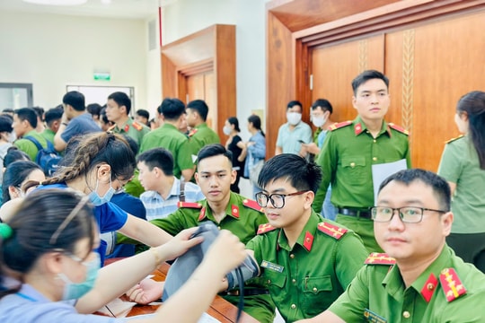 Ngày hội “Giọt hồng người chiến sĩ” tiếp nhận hơn 720 đơn vị máu
