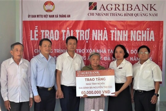 Agribank Chi nhánh Thăng Bình bàn giao 2 nhà tình nghĩa