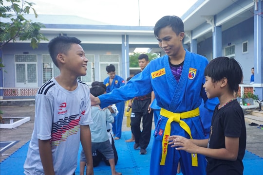 Lớp học võ đặc biệt ở mái ấm Hoa Mai