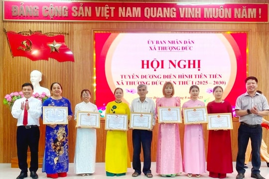 Xã Thượng Đức khen thưởng 15 cá nhân tiêu biểu trong phong trào thi đua yêu nước