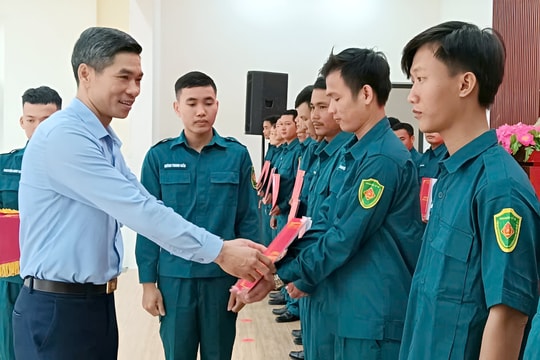 Xã Chiên Đàn công bố quyết định thành lập các đơn vị dân quân