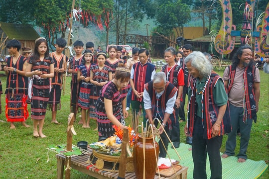 Giữ gìn văn hóa tạo “dư địa” phát triển miền núi