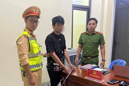 Kịp thời ngăn chặn một thiếu niên mang hung khí đi đánh nhau