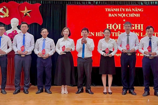 Ban Nội chính Thành ủy tuyên dương, khen thưởng 7 gương điển hình tiên tiến