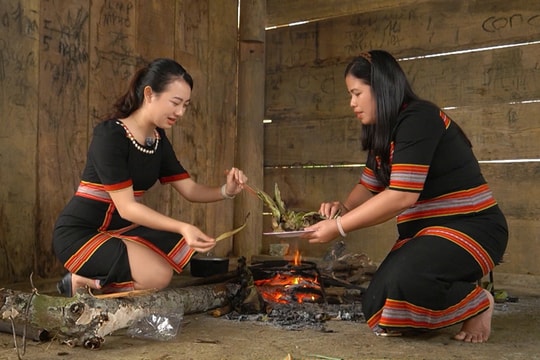 Cá niêng nướng lá dong