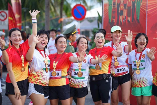 Hơn 33.000 người dân Đà Nẵng hưởng ứng chương trình đi bộ “Cùng Việt Nam tiến bước”