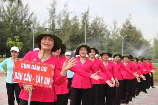 Sôi nổi ngày hội “Hòa Xuân ngày mới”