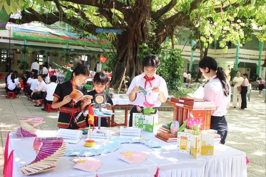 Ấm lòng tủ sách dùng chung