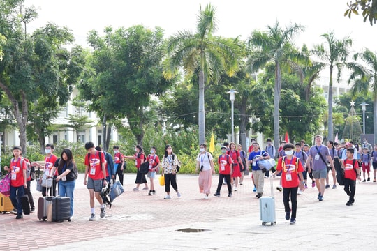 560 students compete in official contest day of the 25th International Mathematics Competition in Da Nang