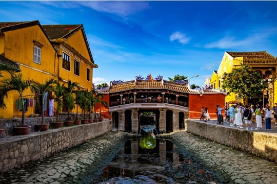 Tháng Tám về Hội An