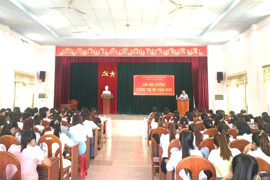 Xã Đại Lộc bồi dưỡng chính trị hè cho hơn 600 cán bộ, giáo viên