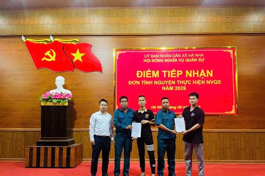 Tuổi trẻ hăng hái viết đơn tình nguyện nhập ngũ