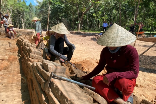 Đi tìm “tiếng nói” từ những phế tích