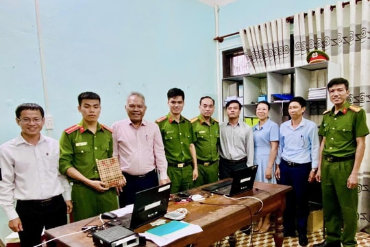 Các xã vùng Trà My tăng tốc đổi thẻ đảng viên