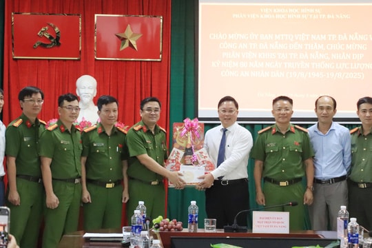 Lãnh đạo thành phố thăm các đơn vị nhân kỷ niệm 80 năm Ngày truyền thống Công an nhân dân