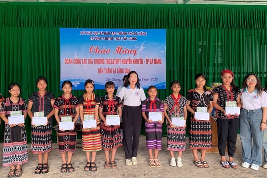 "Ngày yêu thương" với thầy trò vùng cao