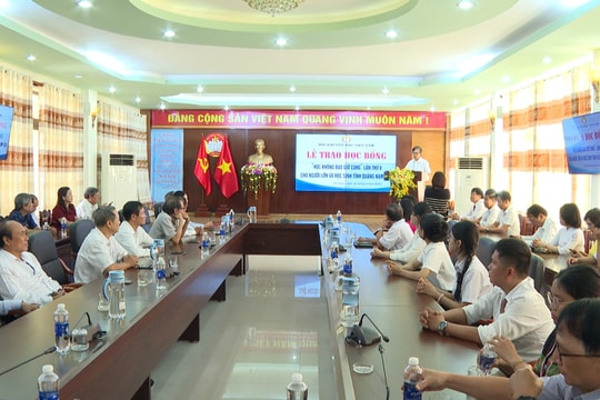 25 tấm gương được trao học bổng “Học không bao giờ cùng”