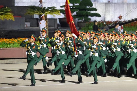 Các lực lượng tổng hợp luyện diễu binh, diễu hành tại Quảng trường Ba Đình