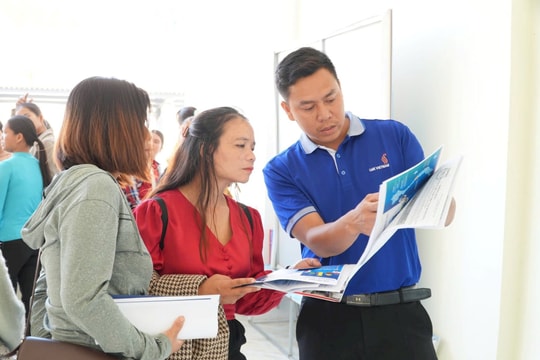 Hơn 200 người dân xã Tây Giang tham gia phiên giao dịch việc làm