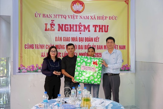 Hiệp Đức bàn giao nhà Đại đoàn kết và tổ chức giải bóng chuyền nam