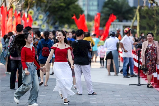 Kinh nghiệm xem diễu binh, diễu hành Lễ Quốc khánh 2/9: Từ chọn chỗ đến giữ sức khỏe