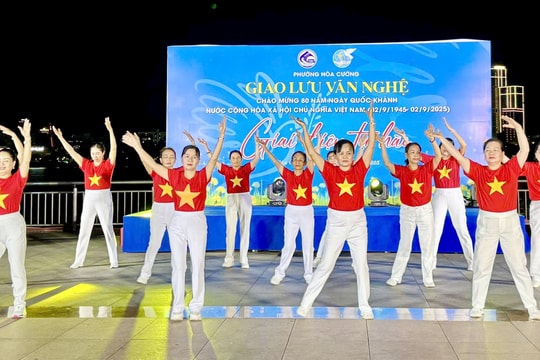 Phụ nữ phường Hòa Cường giao lưu văn nghệ “Giai điệu tự hào”