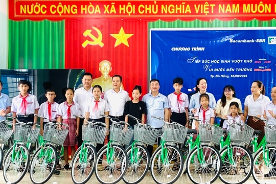 Nâng bước học trò nghèo đến trường