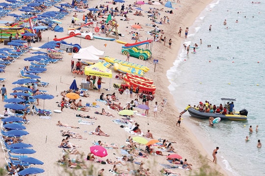 Tăng trưởng kinh tế Tây Ban Nha vượt xa các nước láng giềng