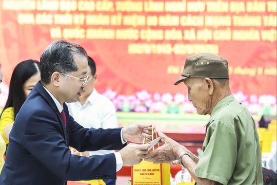 Gặp mặt cán bộ lão thành cách mạng, nguyên lãnh đạo cấp cao, tướng lĩnh nghỉ hưu thành phố Đà Nẵng qua các thời kỳ