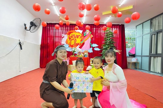 Cô giáo mầm non yêu nghề, mến trẻ