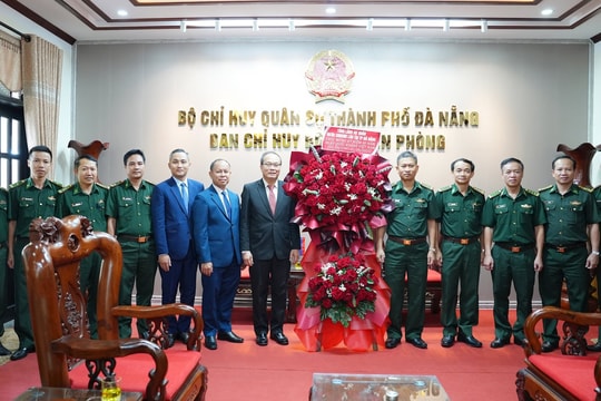 Tổng Lãnh sự Lào tại Đà Nẵng thăm Bộ đội Biên phòng thành phố nhân kỷ niệm Quốc khánh 2/9