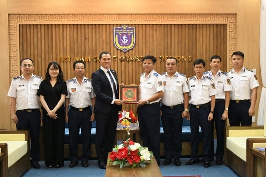 Bí thư thứ nhất Đại sứ quán Nhật Bản tại Việt Nam thăm Bộ Tư lệnh Vùng Cảnh sát biển 2