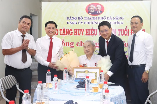 Các đơn vị, địa phương trao Huy hiệu Đảng đợt 2/9 cho đảng viên