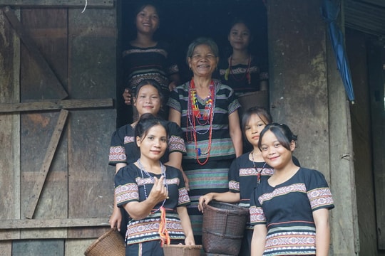 Khảo sát đời sống đồng bào dân tộc thiểu số tại xã Trà Tập
