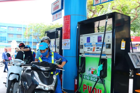 Giá xăng dầu hôm nay 27/8: Dầu thế giới quay đầu giảm hơn 2%