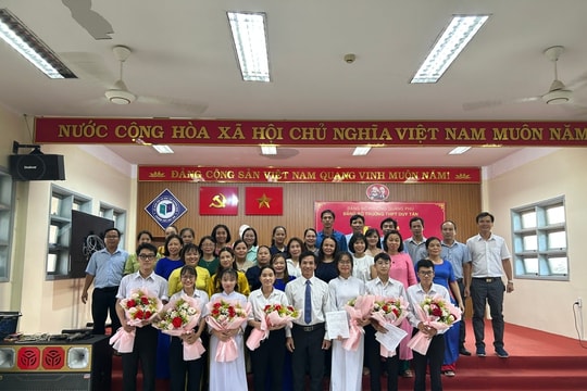 Chú trọng phát triển đảng viên trong trường học