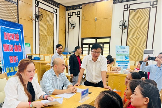 Gần 100 thanh niên dân tộc thiểu số tham gia sàn giao dịch việc làm tại xã Thạnh Mỹ