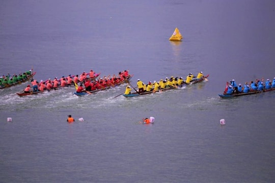 Sẵn sàng cho giải đua thuyền truyền thống trên sông Hàn