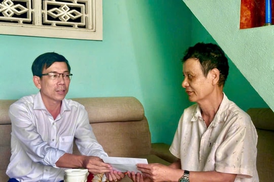 Lãnh đạo xã Tiên Phước thăm gia đình chính sách tiêu biểu dịp lễ 2/9