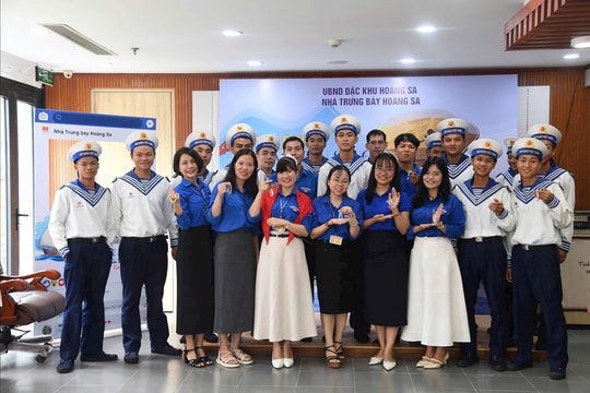 Lan tỏa tình yêu biển đảo từ Nhà trưng bày Hoàng Sa