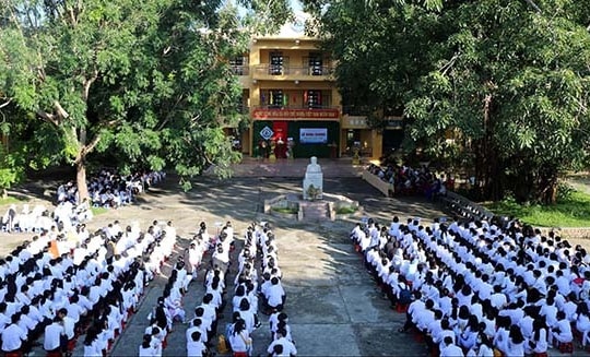 Thanh xuân dưới một mái trường
