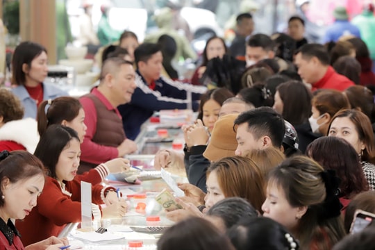 Giá vàng hôm nay 1/9/2025: Tiếp tục trên đỉnh kỷ lục, vượt đỉnh 130 triệu đồng/lượng