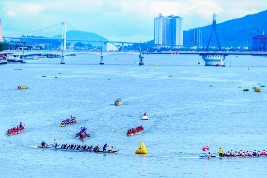 Hòa Cường và Cẩm Chánh - Hòa Xuân vô địch giải đua thuyền trên sông Hàn