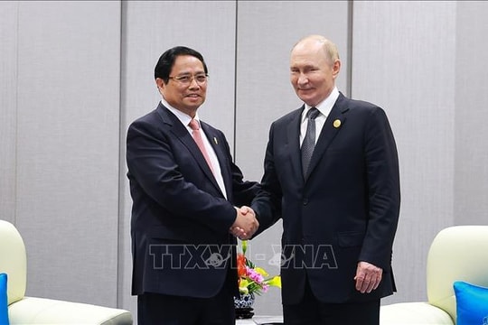 Thủ tướng Phạm Minh Chính gặp Tổng thống Nga Vladimir Putin