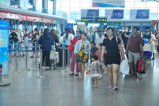 Dịch vụ vận tải nhộn nhịp trong kỳ nghỉ lễ