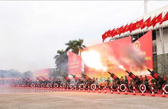 15 khẩu đại bác đồng loạt khai hỏa tại sân vận động quốc gia Mỹ Đình