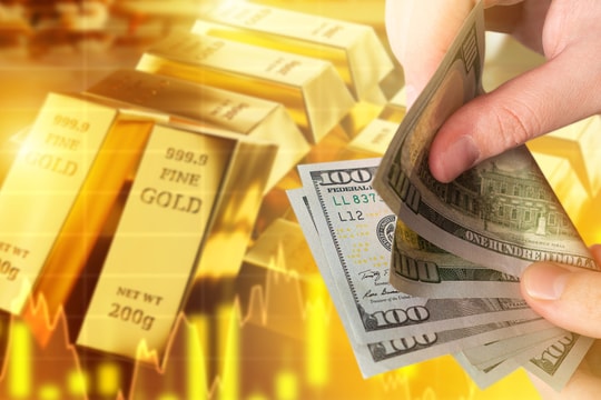 Đồng USD lao dốc, giá vàng đạt kỷ lục