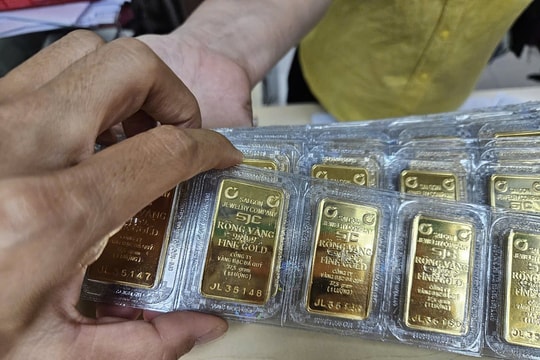 Giá vàng chiều nay 4/9/2025: Giá vàng miếng, vàng nhẫn tiếp tục giữ đỉnh lịch sử, vàng thế giới lao dốc