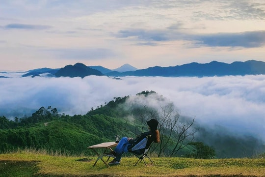 Cloud hunting on Tak Po Peak, Da Nang